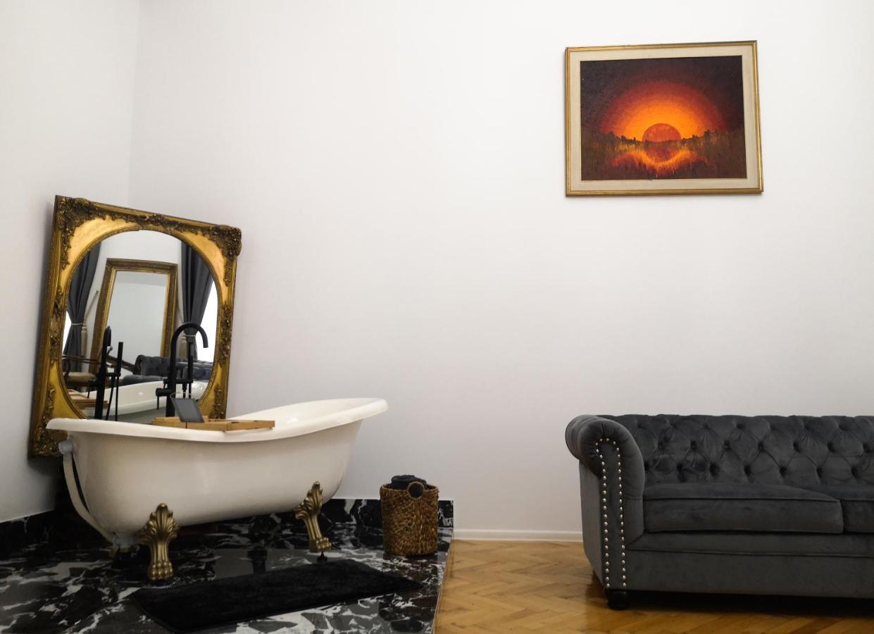 Mansion Josephina Apartment Cluj-Napoca Ngoại thất bức ảnh
