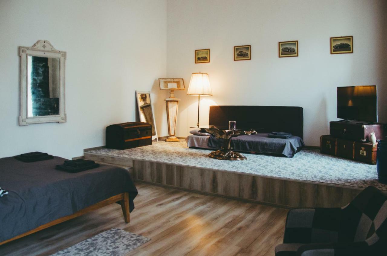 Mansion Josephina Apartment Cluj-Napoca Ngoại thất bức ảnh